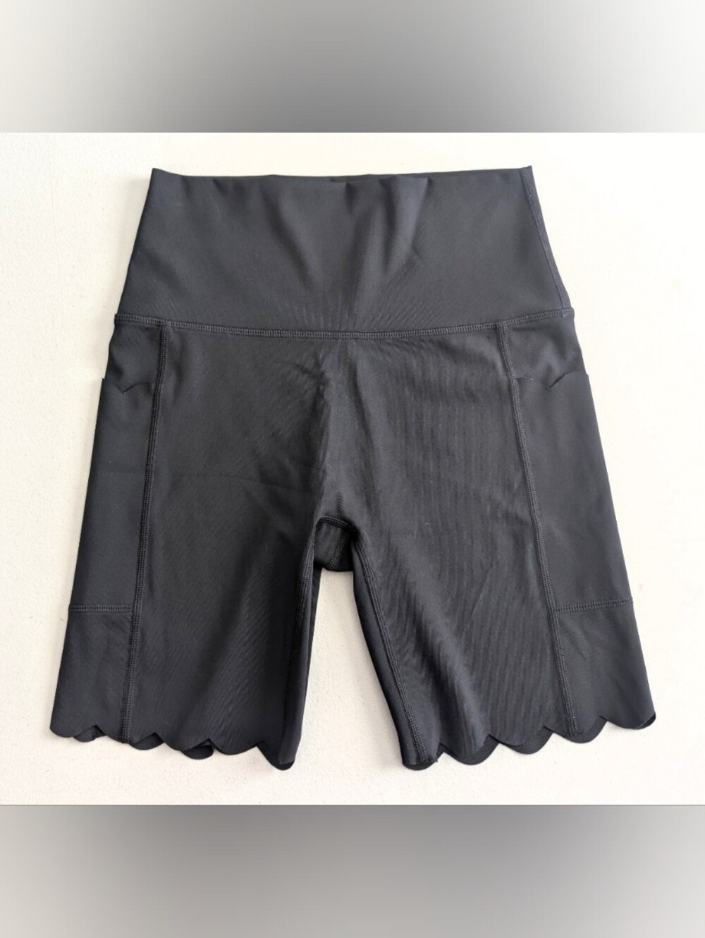 Offline by Aerie scalloped biker shorts, medium